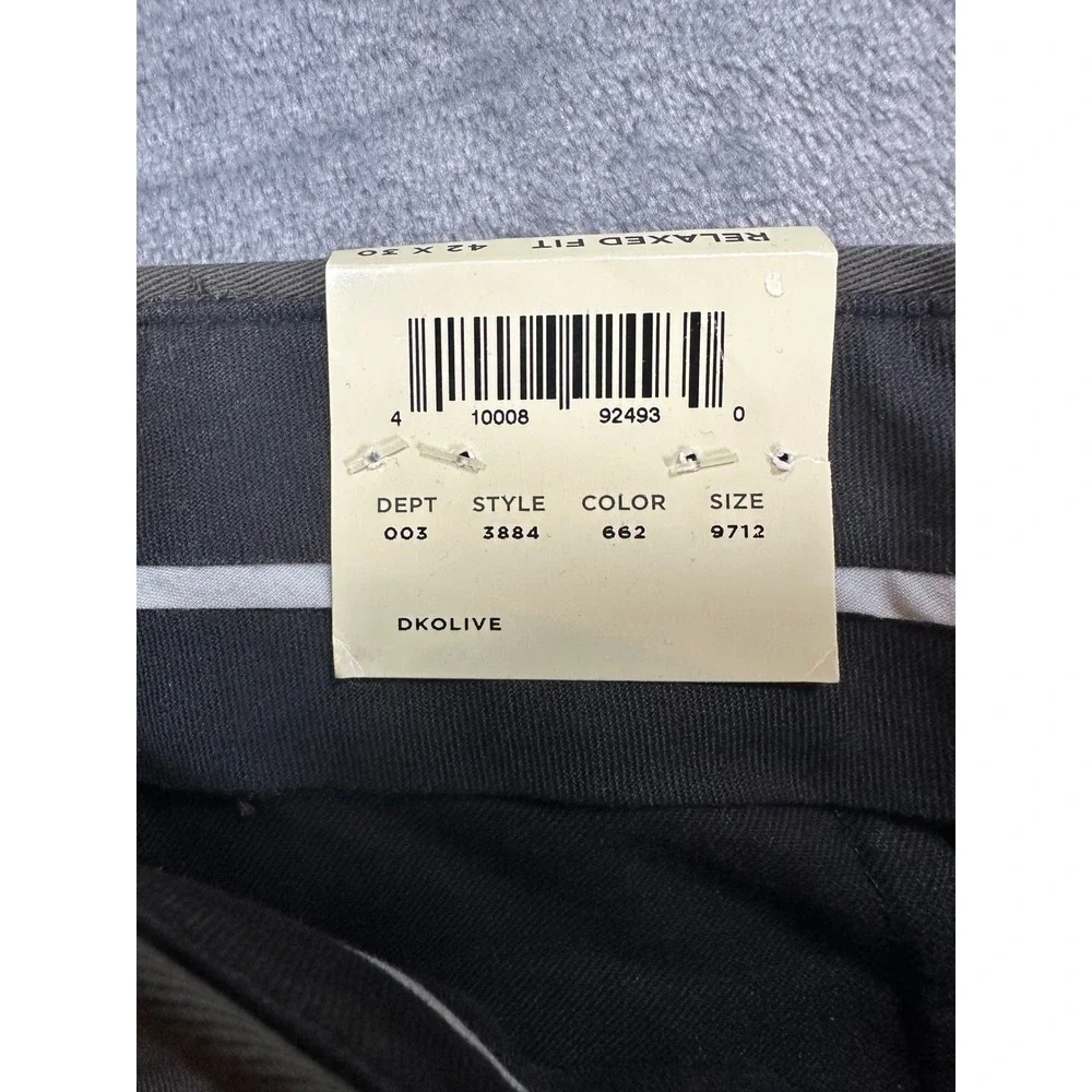 Eddie Bauer Mens 42x30 Relaxed Fit‎ Pleated Chinos Dark Olive Nano-Tex 3884 NWT